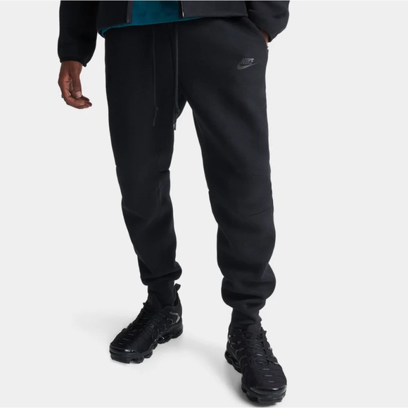 XXL Nike Tech Fleece Track Suit (Top & Bottom) - Picture 3 of 4